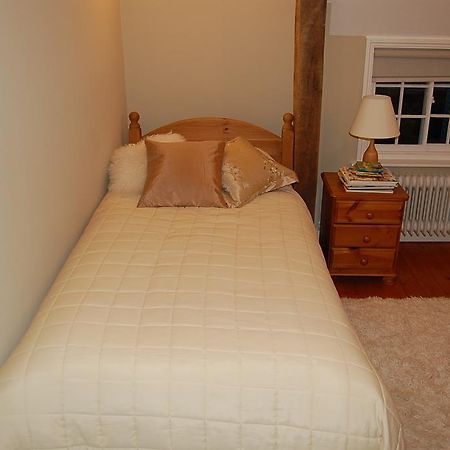 Bed and Breakfast Pickwick House à Stoke by Clare Chambre photo